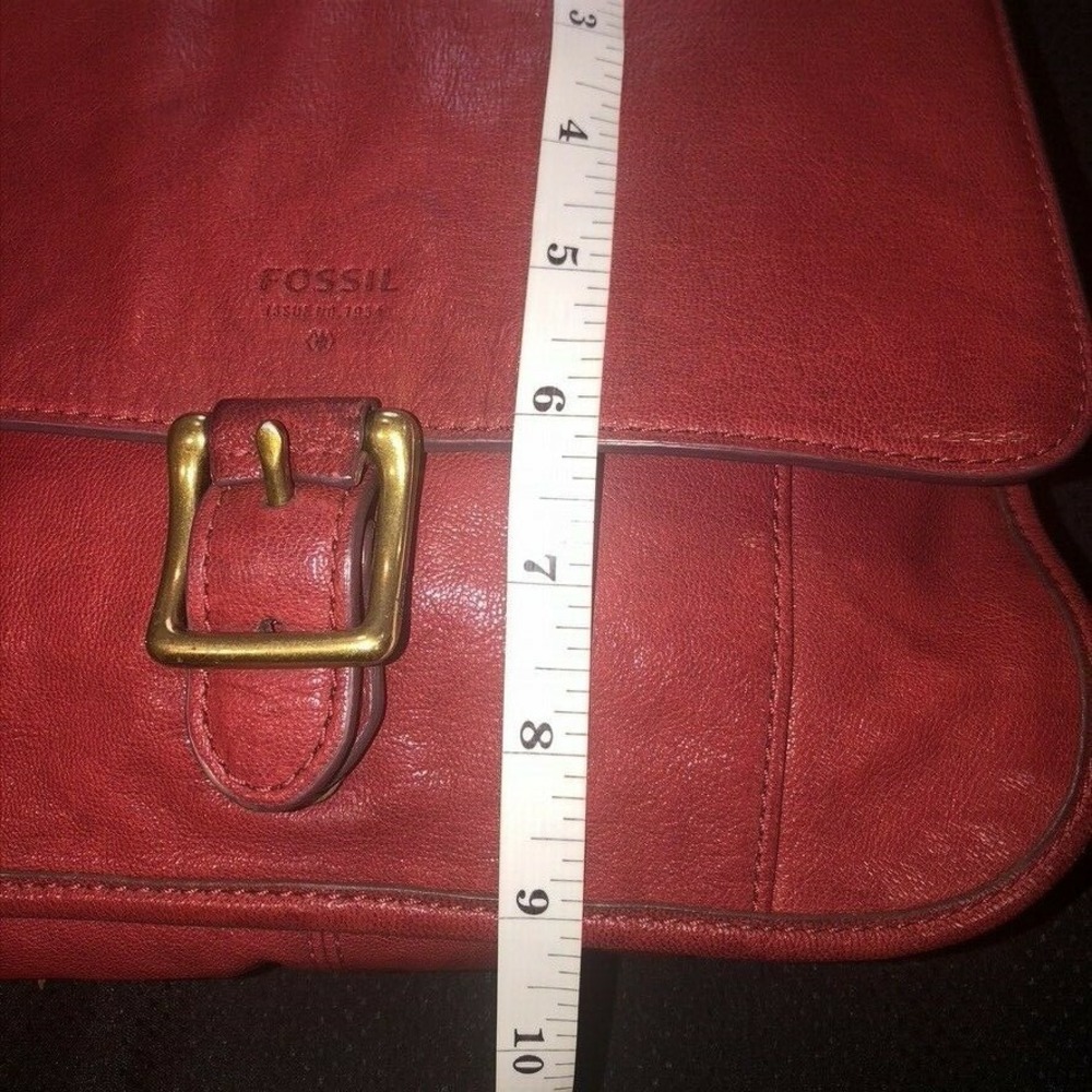 Vtg Fossil Red Leather Crossbody Medium Handbag~ Buckle Snap Adjustable Strap - Picture 8 of 12